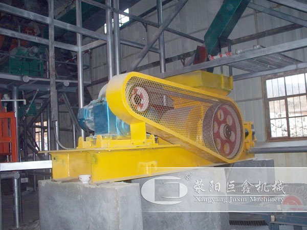 對輥破碎機(jī)客戶現(xiàn)場